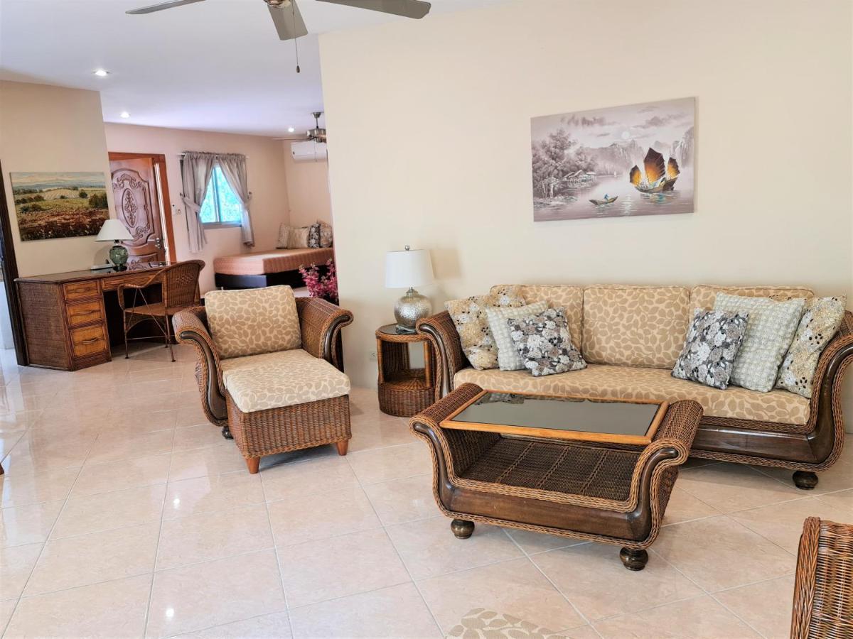 Butterfly Garden Boutique Residences By Frasier, A Lifestyle Destination Apt And Villas 1 To 3 Bedroom Units, 2 Full Bathrooms, Rain Shower, Spa Bath, Complete Kitchen, Staff 24-7,Fast Fiber Optic Wifi, 55" Smart Tv'S, Free Bbq, Pattaya Ngoại thất bức ảnh