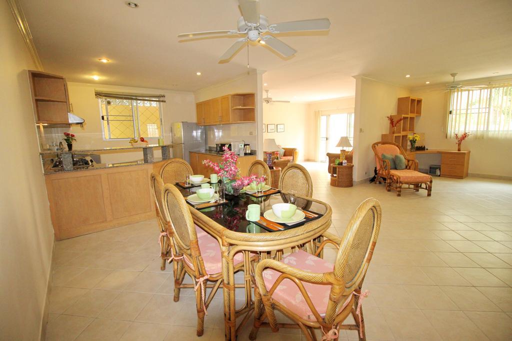 Butterfly Garden Boutique Residences By Frasier, A Lifestyle Destination Apt And Villas 1 To 3 Bedroom Units, 2 Full Bathrooms, Rain Shower, Spa Bath, Complete Kitchen, Staff 24-7,Fast Fiber Optic Wifi, 55" Smart Tv'S, Free Bbq, Pattaya Phòng bức ảnh