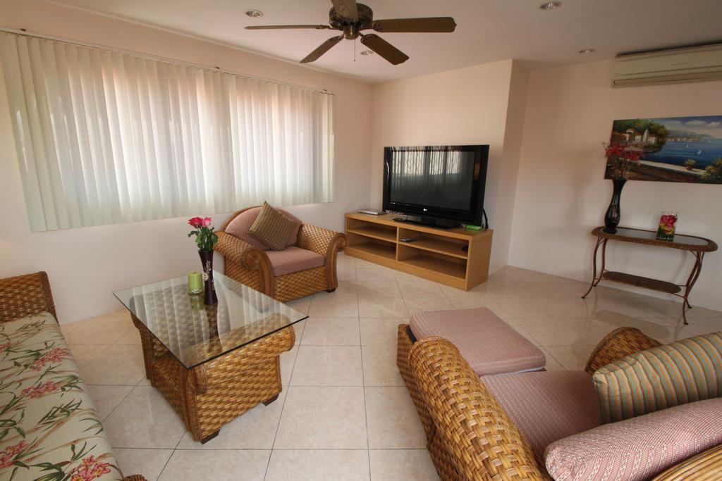 Butterfly Garden Boutique Residences By Frasier, A Lifestyle Destination Apt And Villas 1 To 3 Bedroom Units, 2 Full Bathrooms, Rain Shower, Spa Bath, Complete Kitchen, Staff 24-7,Fast Fiber Optic Wifi, 55" Smart Tv'S, Free Bbq, Pattaya Ngoại thất bức ảnh